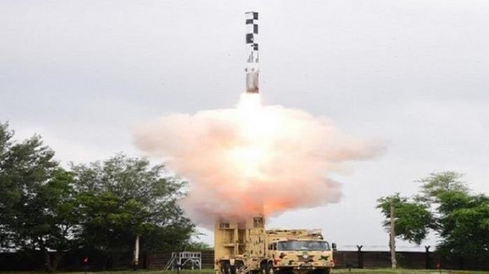 Индия испытала сверхзвуковую баллистическую ракету (видео)