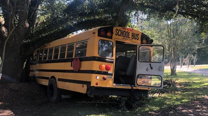 В США 11-летний мальчик угнал школьный автобус (фото)