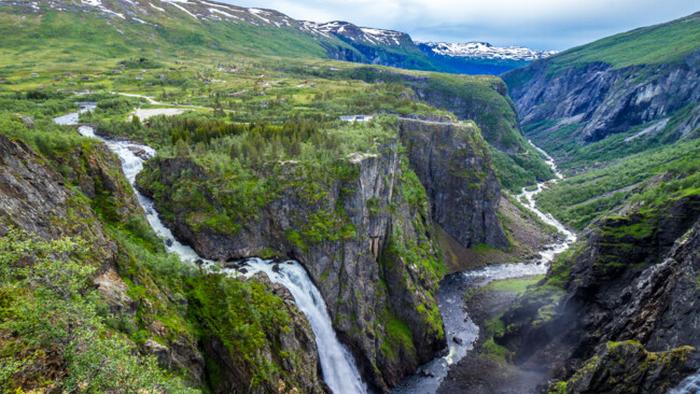 В Норвегии построили 99-ступенчатый мост через знаменитый водопад Вёрингсфоссен (видео)