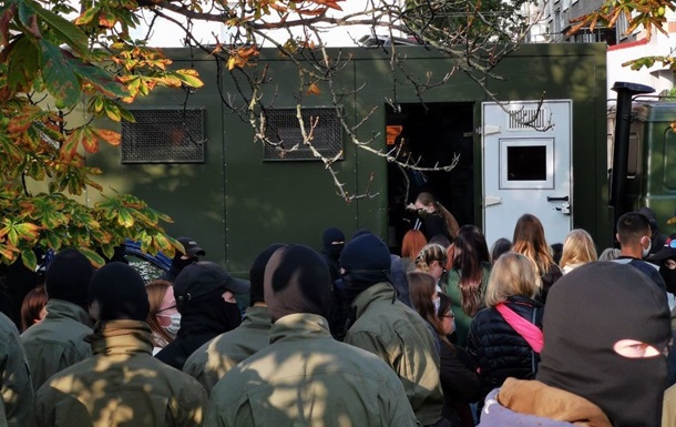 Число задержанных в Беларуси превысило 240
