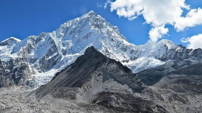 Эверест снова закроют для туристов. В местной деревне выявлен новый случай COVID-19