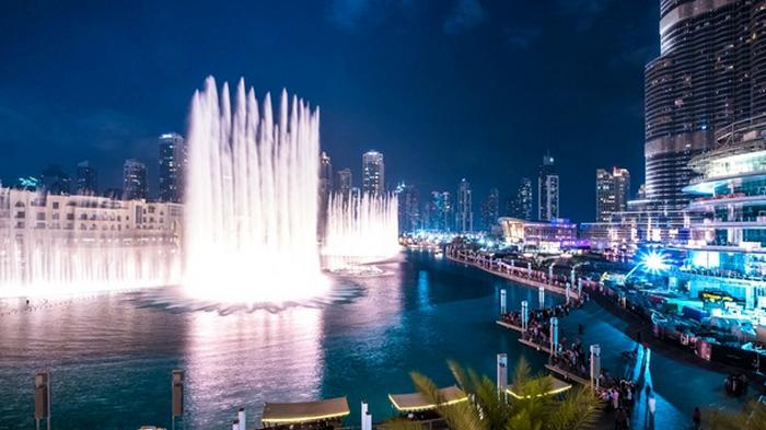 В Дубаи открыли самый большой в мире фонтан (видео)