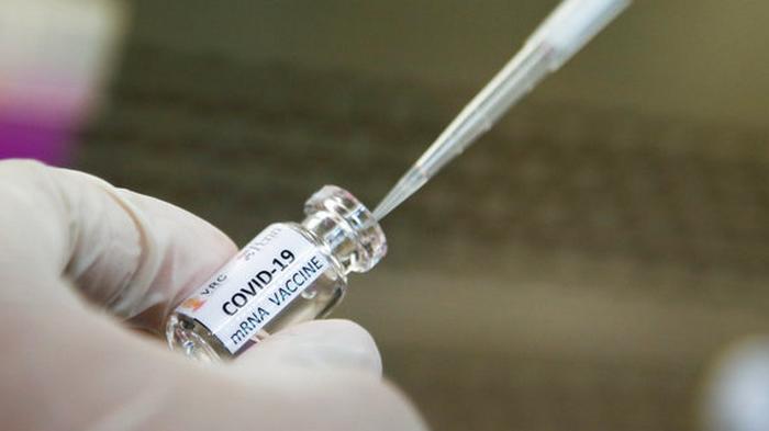 Вакцина от коронавируса AstraZeneca вызывает иммунный ответ у пожилых людей