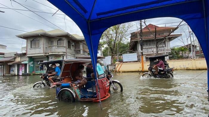 На Филиппинах бушует тайфун Молаве (фото)