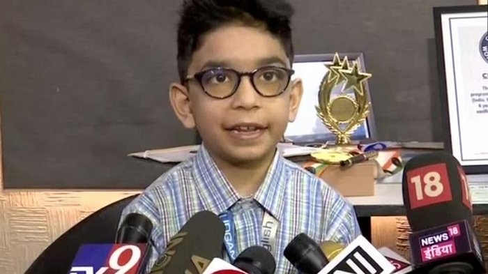 Мальчик из Индии стал самым молодым программистом в мире (видео)