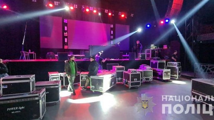 Во Львове полиция остановила концерт группы Бумбокс из-за нарушений карантина