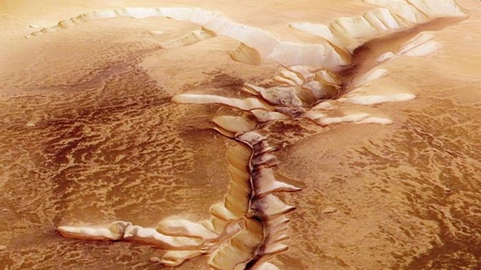 Ученые назвали возможную причину исчезновения воды на Марсе