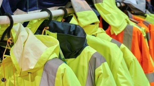 Почему выгодно арендовать спецодежду