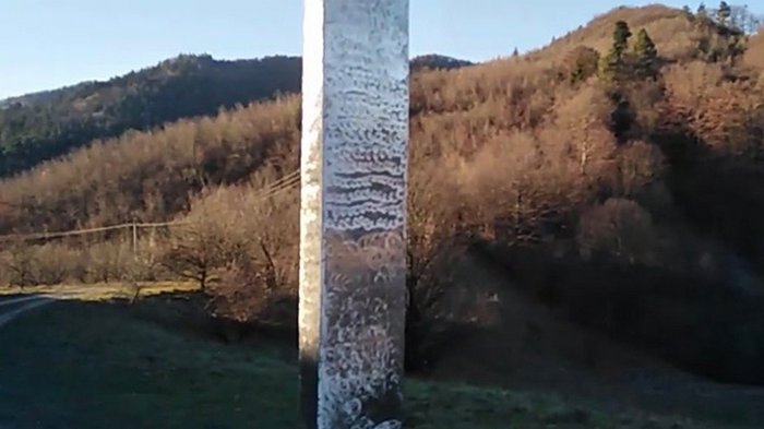 В Румынии найден еще один монолит (видео)