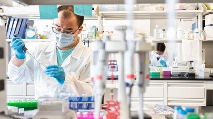 ЕС заключил контракты на поставку 2 млрд доз COVID-вакцин