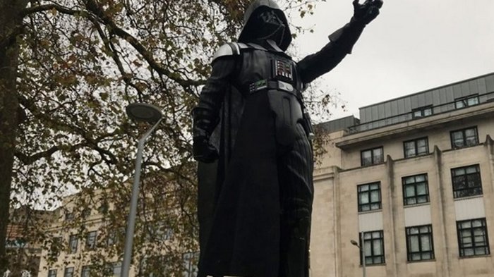 В Британии появился памятник Дарту Вейдеру