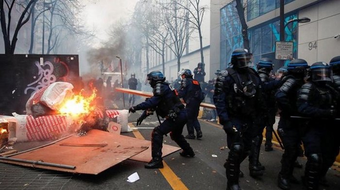 В Париже протестуют против закона о полиции