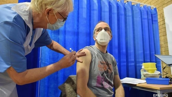 COVID-19: в Британии за неделю вакцинировали почти 140 тысяч человек