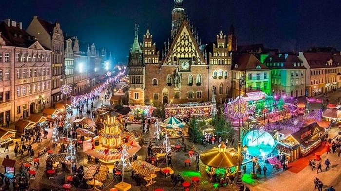 Польша вводит комендантский час в новогоднюю ночь