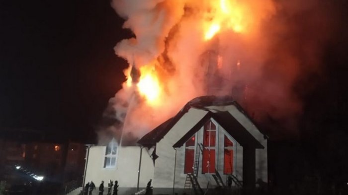 В Ивано-Франковской области потушили пожар в церкви (фото)