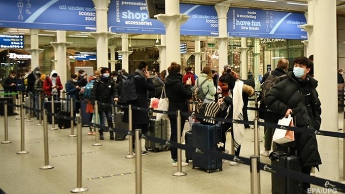 Франция сняла запрет на въезд британцам