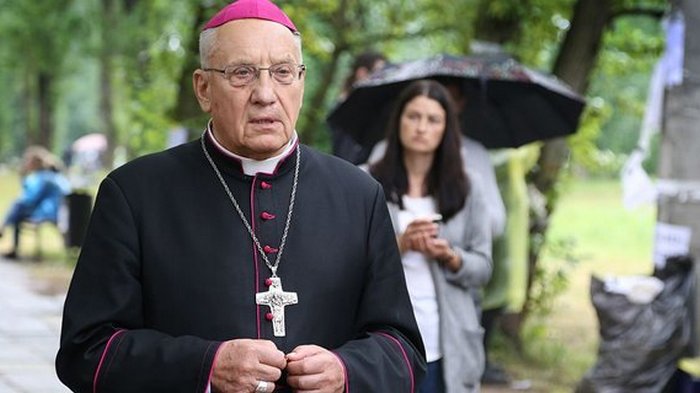 Лукашенко разрешил главе католиков Беларуси Кондрусевичу вернуться в страну