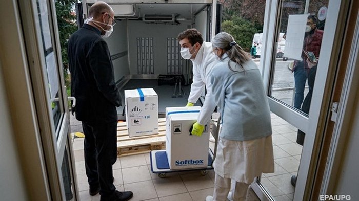 Венгрия первой в ЕС начала вакцинацию от COVID-19