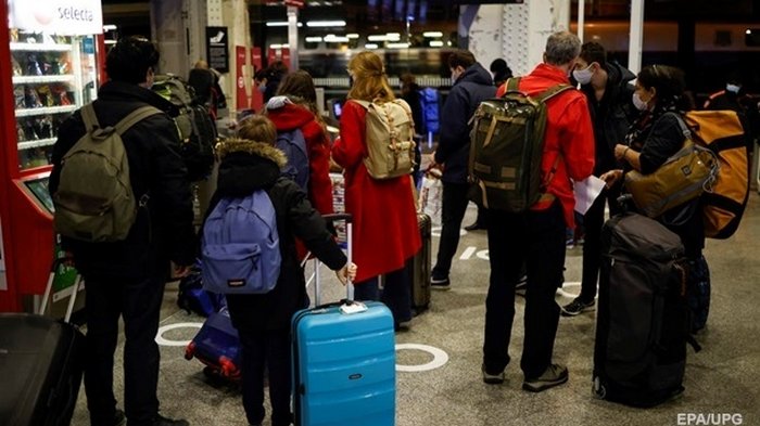 Украинцы тратят на заграничные путешествия в 1,7 раза меньше