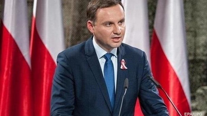 Польша разрешила привлекать украинских медиков к борьбе с COVID