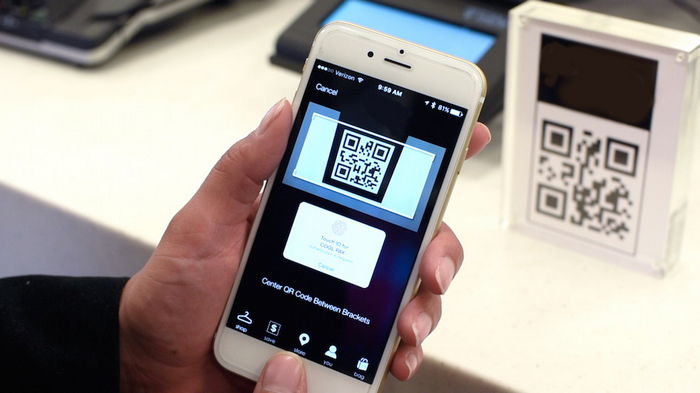 оплата по QR-коду на смартфоне