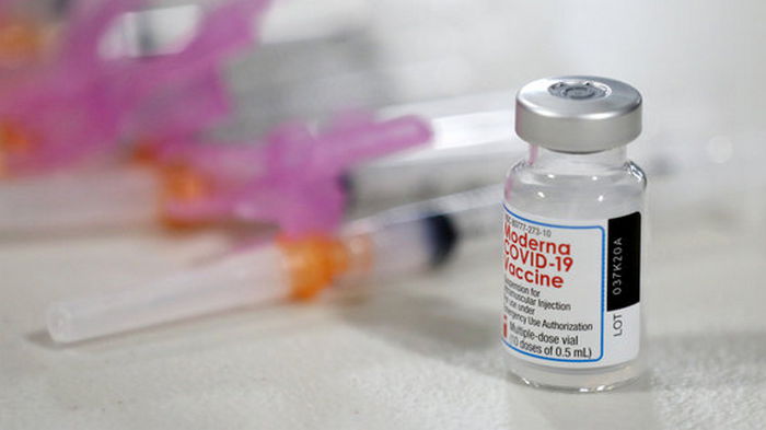 Фармацевт в США умышленно испортил 500 доз вакцины – считал, что она меняет ДНК людей