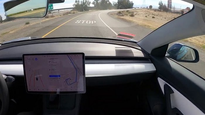 Водитель испытал автопилот Tesla, проехав 1200 км (видео)