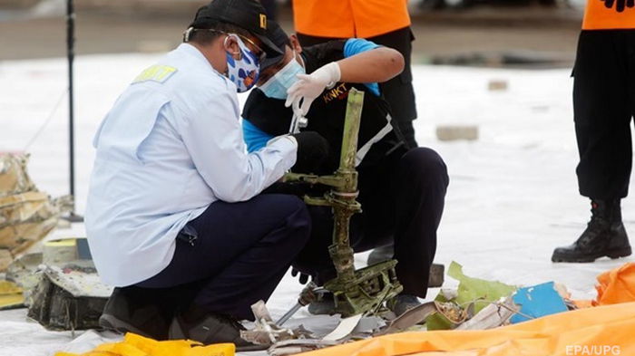 Авиакатастрофа в Индонезии: найдены черные ящики
