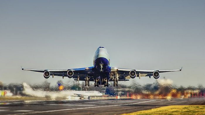 В Индонезии потеряли связь с пассажирским самолетом: начата поисковая операция