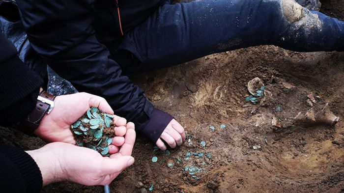 В Венгрии нашли клад с тысячами старинных монет (фото)