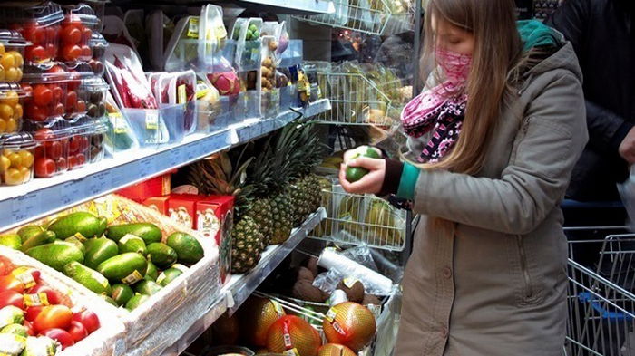Индекс потребительских настроений украинцев за год существенно просел