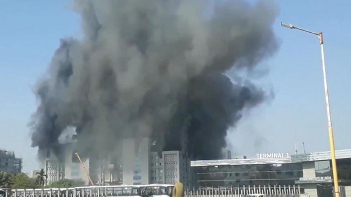 В Индии загорелся завод по производству вакцин