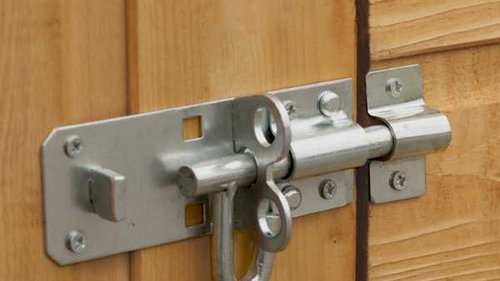 Как правильно выбирать дверной шпингалет?