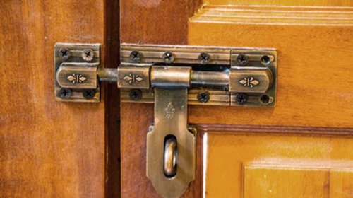 Как правильно выбирать дверной шпингалет?