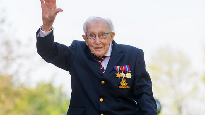 100-летний ветеран, собравший более £32 млн на борьбу с коронавирусом, заболел COVID-19