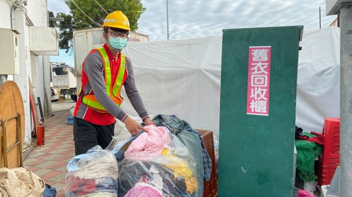 28-летний мужчина нашел в секонд-хенде 10 тысяч долларов