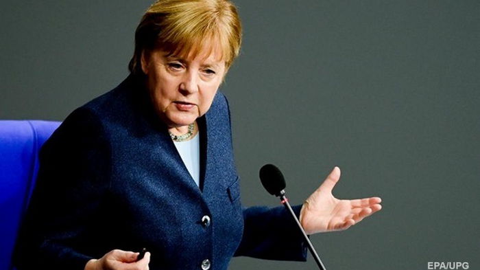 Меркель обещает вакцинировать каждого желающего жителя страны до конца лета