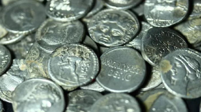 В Турции обнаружили древний тайник с сокровищами (фото)