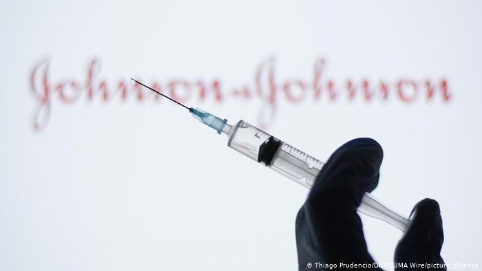 Johnson & Johnson просит ВОЗ одобрить ее вакцину от коронавируса: что о ней известно
