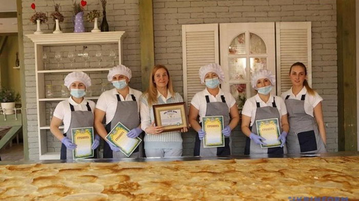 В Ужгороде испекли рекордный блинчик (видео)