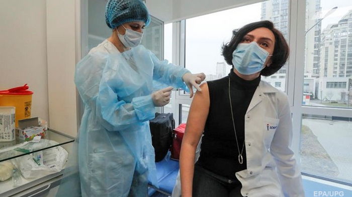 В Украине провакцинировали более 17 тысяч человек