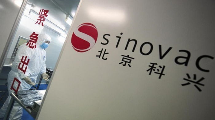 Поставки китайской вакцины в Украину откладываются