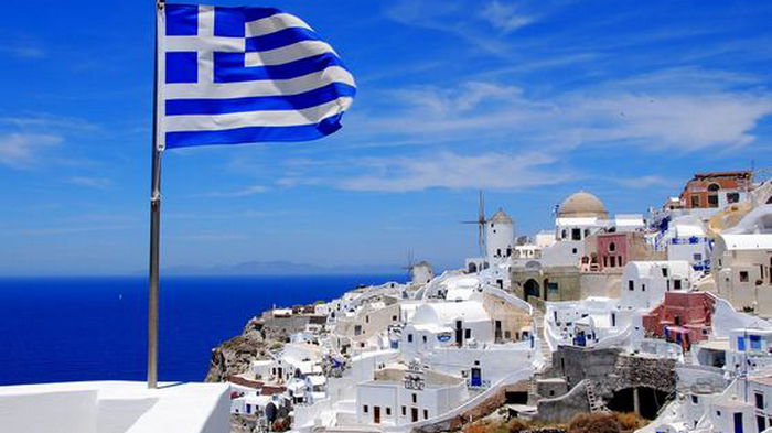 Греция открывается для туристов: кого и когда начнут впускать