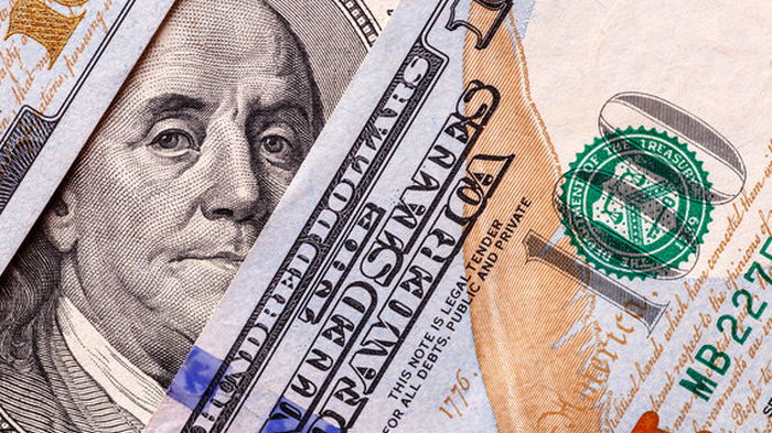 Межбанк закрылся падением курса доллара