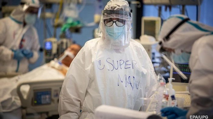 От COVID в мире умерло более 2,6 млн человек