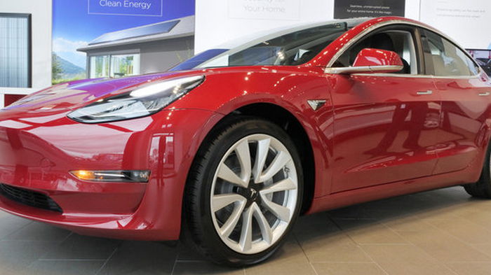 Электромобили Tesla подорожали. На сколько подняли цены
