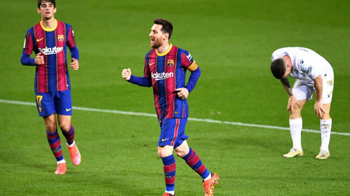 Дубль Месси помог Барселоне победить Уэску