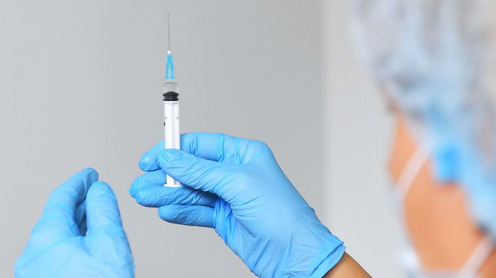 Тромбоз после прививки AstraZeneca: какие страны остановили вакцинацию
