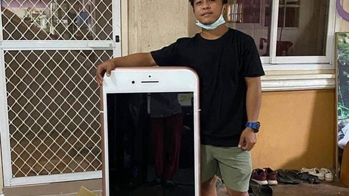 Посылка-сюрприз: таиландец купил огромный iPhone 7 (фото)