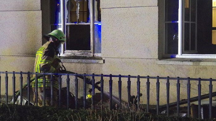 Устал от карантина: в Германии мужчина поджег мэрию